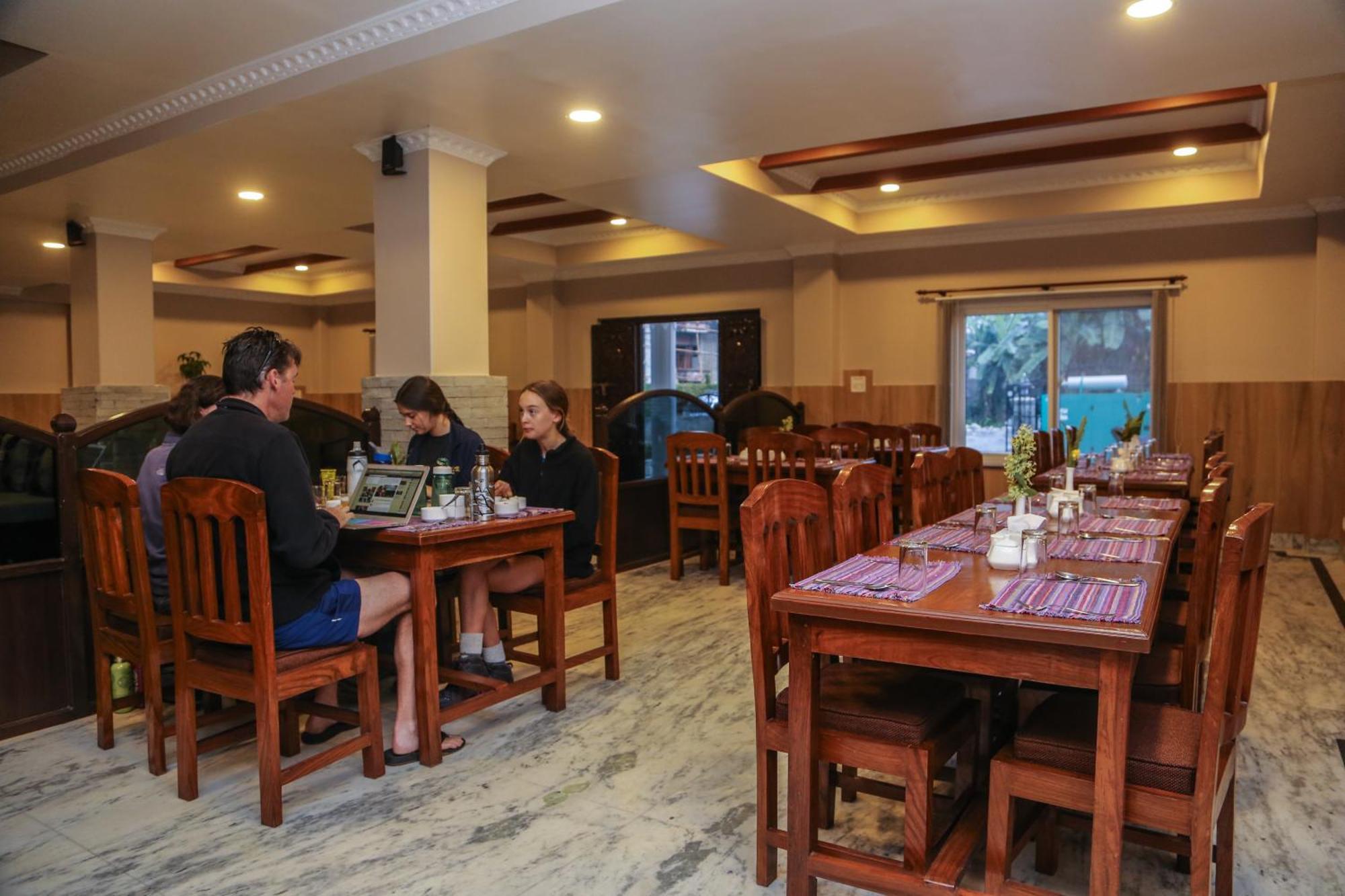 Pokhara Choice Inn Zewnętrze zdjęcie